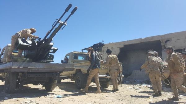 احتدام المعارك في البيضاء.. والحوثيون يجبرون المشايخ على دعمهم بمقاتلين