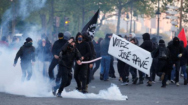 الشرطة تستخدم القوة لتفريق الاحتجاجات في باريس 