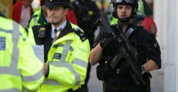 بريطانيا: الشرطة تعتقل شخصا ثانيا وتواصل البحث عن مشتبه بهم في اعتداء مترو لندن
