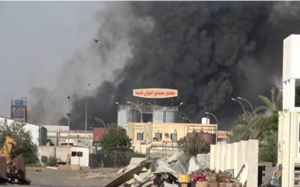 Houthi militias bomb a Hospital, school, factories and civilian facilities in Hodeidah - Videos