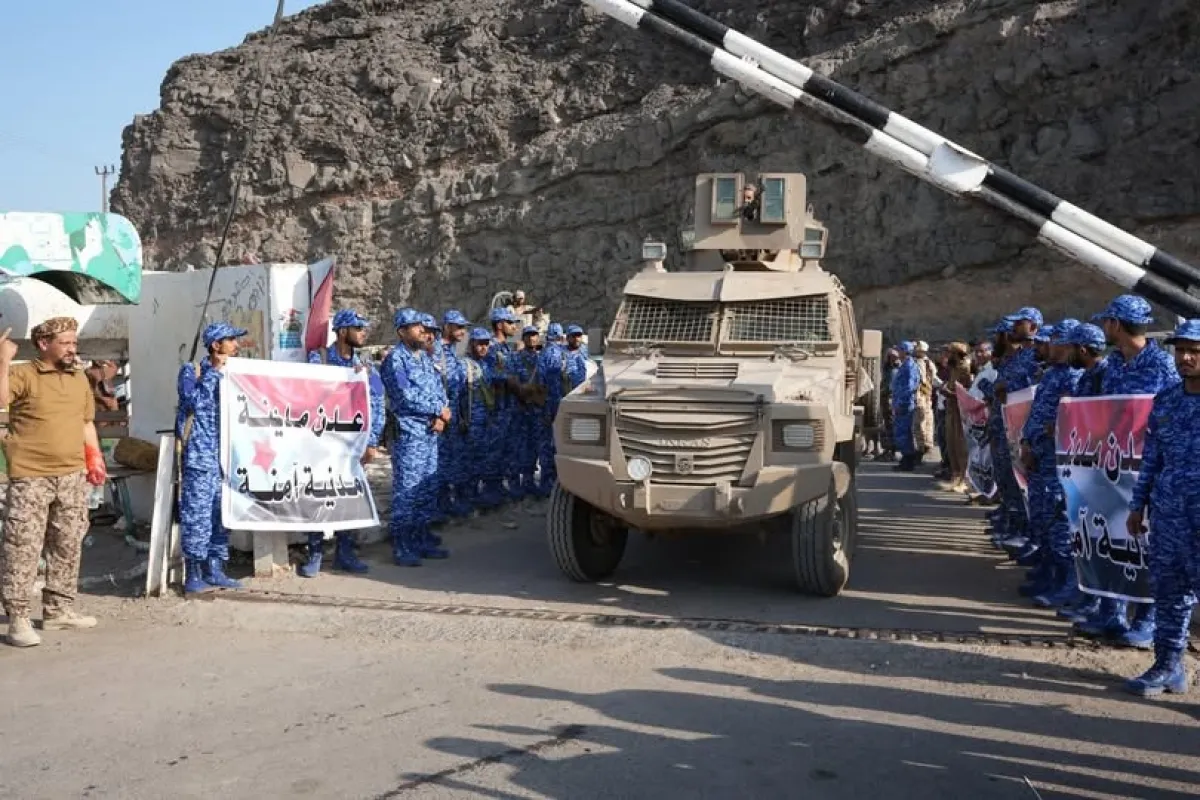 عدن.. قوات العمالقة تسلم معسكر جبل حديد لقوات أمن المنشآت