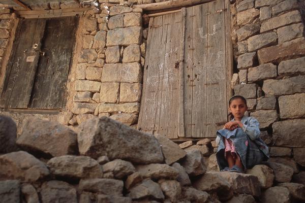 اليمنيون يستقبلون العام الجديد بخدمات مفقودة ومعاناة مضاعفة