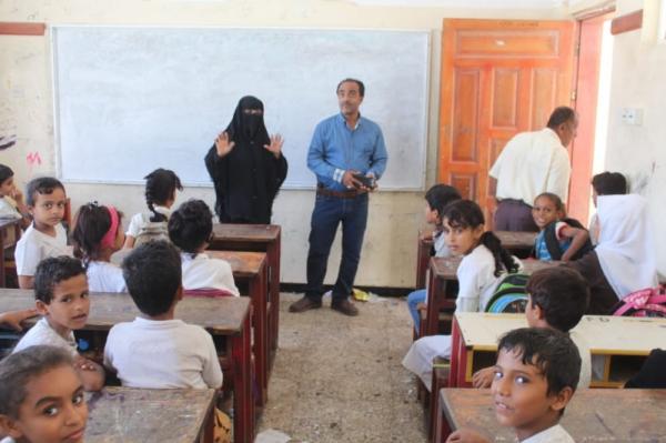 مدرسة حكومية في عدن تخلي مسؤوليتها من خطر يهدد طلبتها.. وأولياء الأمور بأبين يطالبون بالتصحيح