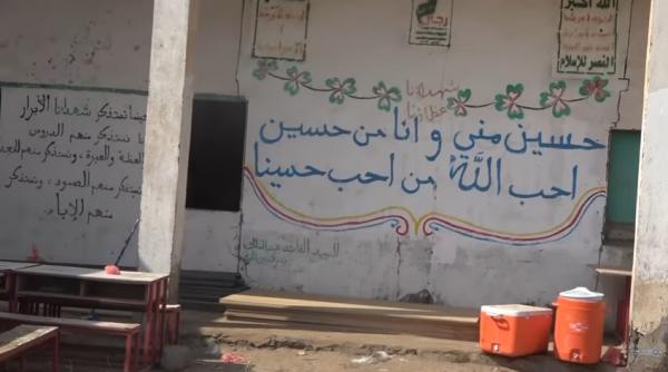 حملة مجتمعية من قبل أهالي حيس لطمس شعارات مليشيا الحوثي في المناطق المحررة حديثاً (فيديو)