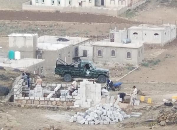 إب.. عمليات سطو انتقامية لمليشيا الحوثي على أراضي "بيت حمله" (صور)