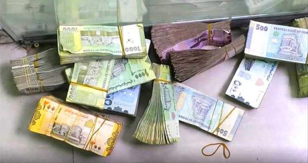 الريال اليمني يعاود الخسارة بعد ساعات على إحاطة المبعوث الأممي