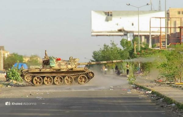 إحباط محاولة تسلل واستهداف دبابة تابعة لمليشيات الحوثي في تعز