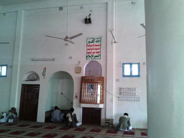 مليشيات الحوثي تنزل خطيباً من منبر أحد المساجد في إب وتفرض آخر موالياً لها