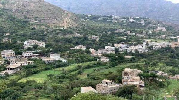 لليوم الثاني.. حملة عسكرية تفرض حصارا مسلحا على قرى عزلة جبل حُريم في إب