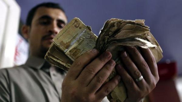 مليشيا الحوثي تداهم منزل مالك شركة صرافة في العاصمة صنعاء وتنهب مبالغ مالية كبيرة