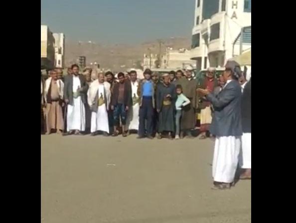 وقفة احتجاجية تندد بحملات مداهمة واختطافات حوثية شرقي صنعاء