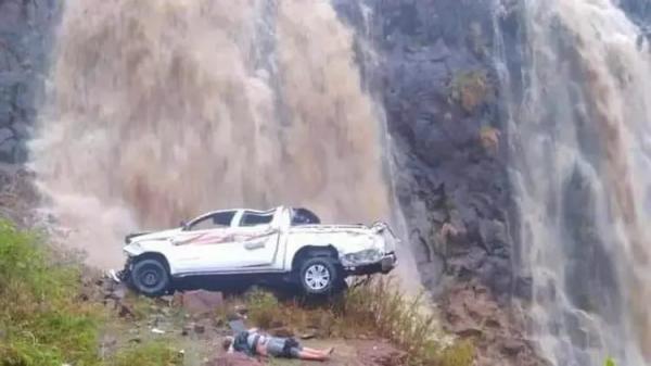 إب.. وفاة وإصابة 6 أشخاص من أسرة واحدة بحادث مروع بمديرية المخادر