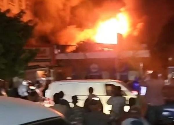 صنعاء.. نشوب حريق هائل في محلات تجارية بشارع خولان