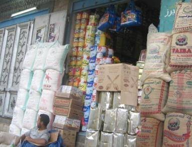عدن.. استمرار غلاء المواد الغذائية رغم التعافي النسبي للريال اليمني