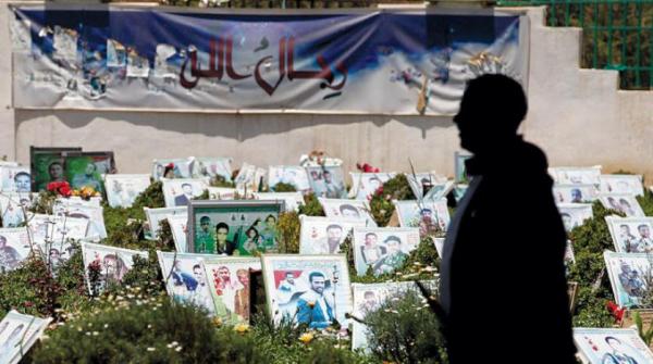 في أقل من 72 ساعة.. مليشيا الحوثي تدفن جثامين 51 من قتلاها بينهم قيادات ميدانية (أسماء)