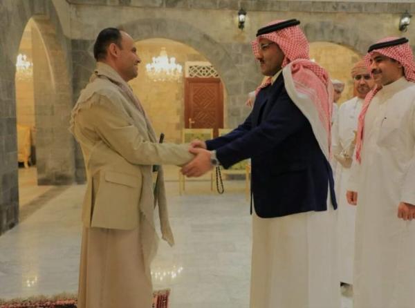 محللون سياسيون: لقاءات الحوثيين بالوفدين السعودي والعماني كشفت حقيقة المليشيات وحربها العبثية