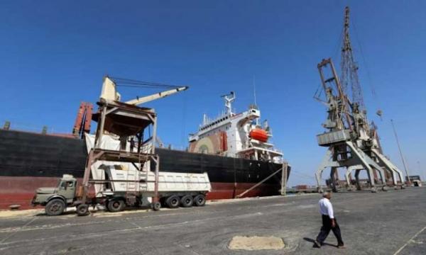 الحكومة اليمنية تسمح لعدد من سفن المشتقات النفطية الدخول لميناء الحديدة