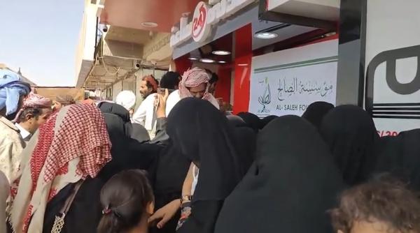 فيديو- مؤسسة الصالح تدشن توزيع المساعدات الرمضانية للنازحين في الجوف