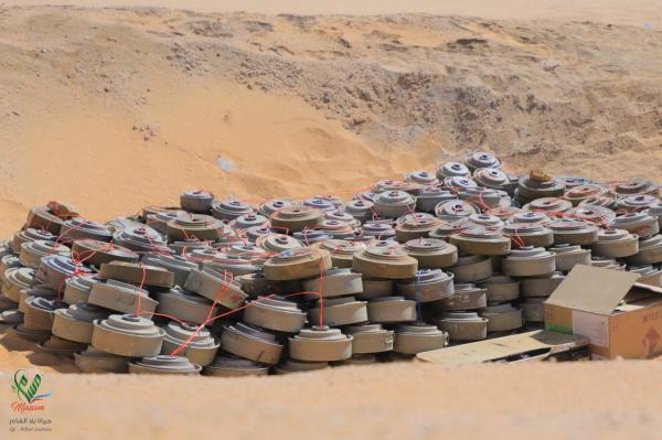 مسام ينفذ عملية إتلاف لـ1758 لغماً حوثياً وقذيفة غير منفجرة في الساحل الغربي