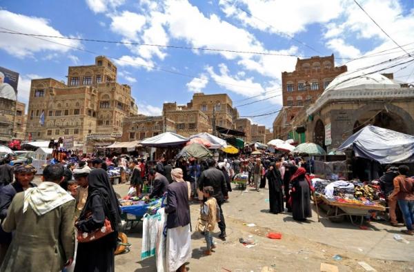 صنعاء.. ارتفاع الأسعار يفسد فرحة المواطنين بقرب عيد الفطر