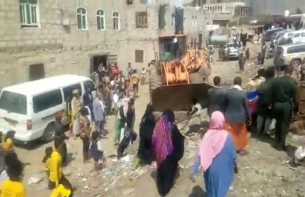 في إطار التهجير القسري.. مليشيا الحوثي تهدم منازل المهمشين غربي صنعاء (فيديو)