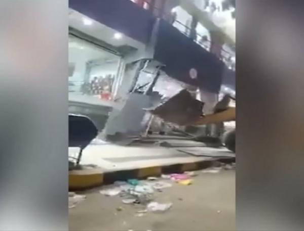 فيديو- مليشيات الحوثي تهدم أحد أكبر المراكز التجارية في صنعاء
