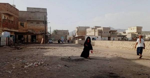 مليشيا الحوثي تقصف بمختلف الاسلحة الاحياء السكنية في حيس جنوب الحديدة 