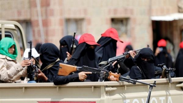 زينبيات الحوثي يهاجمن النساء في المنتزهات بصنعاء