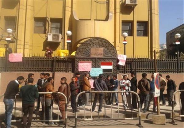 في امتهان لكرامة المواطنين.. سفارة اليمن بالقاهرة تتسول باسم المرضى (وثيقة)