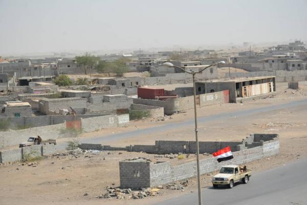 المشتركة ترد على مصادر نيران حوثية استهدفت قرى الدريهمي جنوب الحديدة