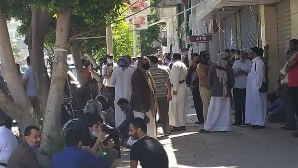 وقفة احتجاجية لعشرات العالقين اليمنيين في مصر للمطالبة بإرجاعهم إلى بلدهم