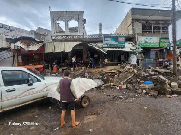 صور- مليشيا الحوثي تجرف عشرات البسطات التجارية بما تحويه من بضاعة شمال مدينة إب