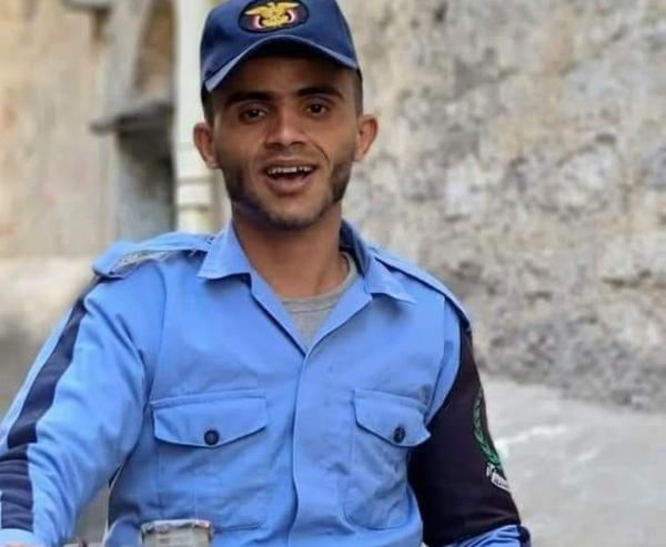 شارك في تشييع "المكحّل".. مليشيا الحوثي تسرّح شرطياً في إب بعد أشهر من اعتقاله في سجنها السياسي