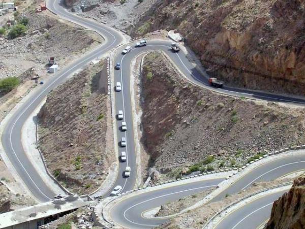 إب.. مقتل شخصين أحدهما شيخ قبلي برصاص مسلحين من شبوة لقوا حتفهم بحادث سير