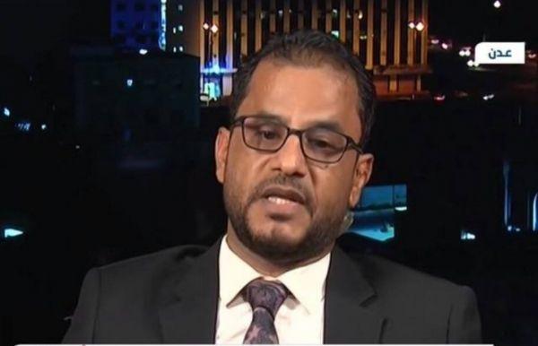 قوة أمنية تعتقل محللاً اقتصادياً بعدن