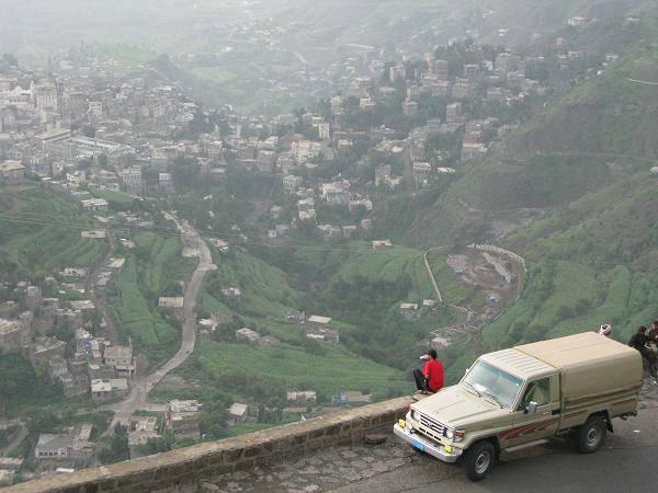 مليشيا الحوثي تدشن أوسع عمليات نهب واستيلاء على مساحات وأراض واسعة في خمسة جبال بإب