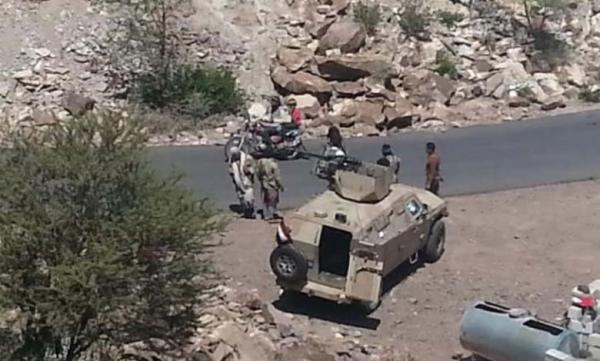 مليشيا الحوثي تستحدث مواقع وثكنات عسكرية وتحشد العشرات شمال غربي الضالع