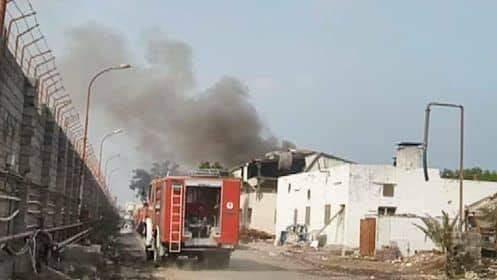 الجريمة الثانية خلال يوم.. إصابة عامل في مجمع إخوان ثابت بقصف حوثي