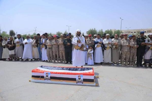 مأرب.. تشييع رسمي وشعبي لجثمان العميد عبدالرزاق البقماء