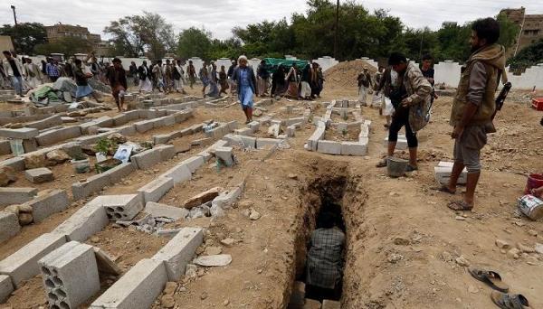 92 منهم في صنعاء والأمانة.. مليشيا الحوثي تدفن 142 قتيلاً من عناصرها بينهم 116 قيادياً خلال الأسبوع الأول من نوفمبر (أسماء)