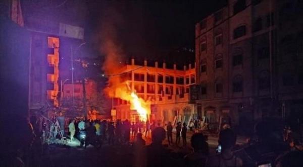 اندلاع حريق كبير في محطة وقود وسط حي سكني بمدينة تعز
