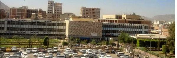 خلال اضراب شامل لمنتسبيه.. رئيس مستشفى الثورة بصنعاء يتهجم على ممرضات المستشفى ويقذفهن بالفاظ نابية