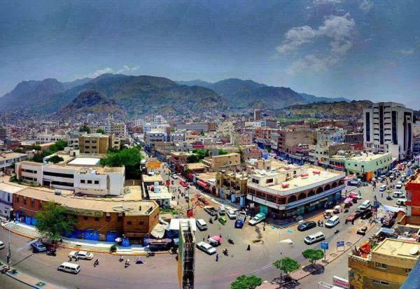 عصابة يقودها نجل مسؤول أمني بتعز تداهم محلاً للخياطة وتطلق النار بداخله وأخرى تقتحم محلاً للعسل