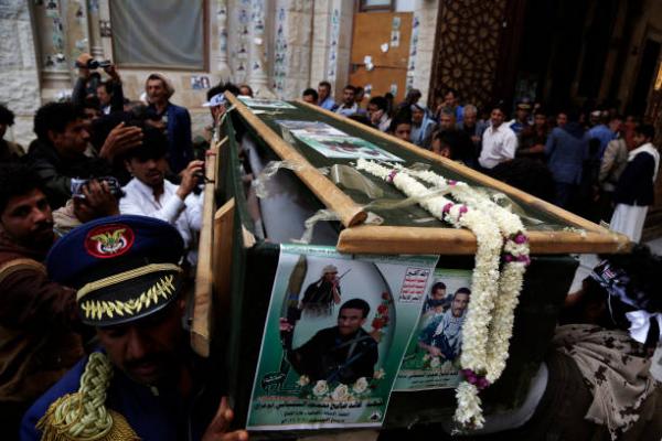 مليشيا الحوثي تشيّع جثامين 13 من عناصرها بينهم 5 قيادات