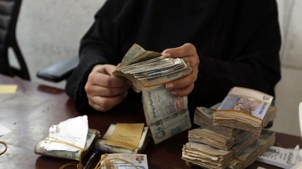 مليشيا الحوثي تجبر ملاك شركات الصرافة بصنعاء على دفع إتاوات مالية باهظة