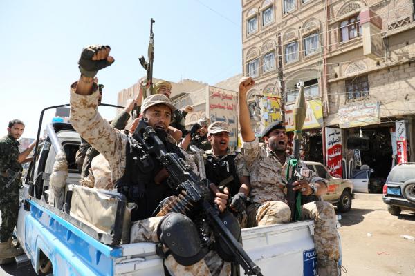 حصري- مليشيا الحوثي تُحِيل أكثر من 3 ألف ضابط للتقاعد اجبارياً