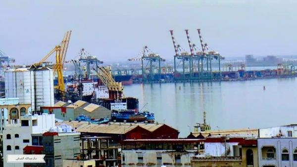 إضراب عمال جمارك ميناء عدن إثر رفع الحكومة سعر الدولار