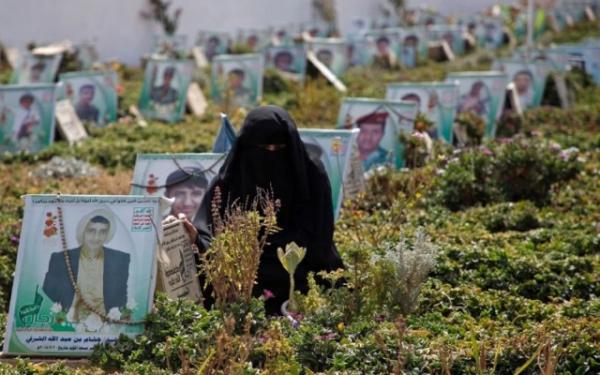 رصدته "خبر".. مليشيا الحوثي تدفن جثامين 433 قتيلاً بينهم قيادات ومشائخ قبلية