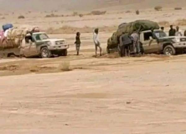 سيول الأمطار تتسبب بانهيار منازل وجرف طريق رئيس في الجوف