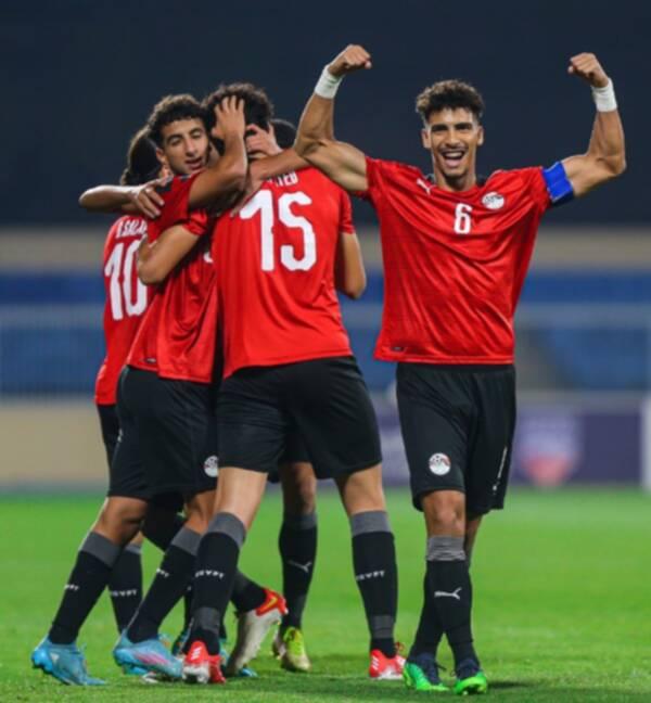 منتخب مصر يتغلب على الجزائر ويضرب موعدا مع نظيره السعودي في نهائي كأس العرب للشباب